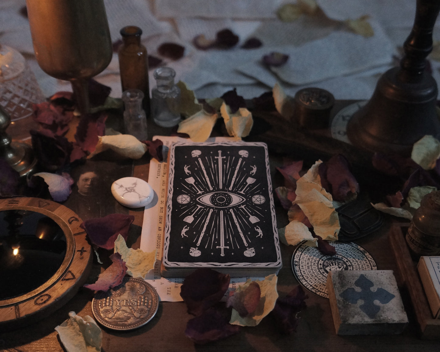 Hydesville Tarot - Howlite