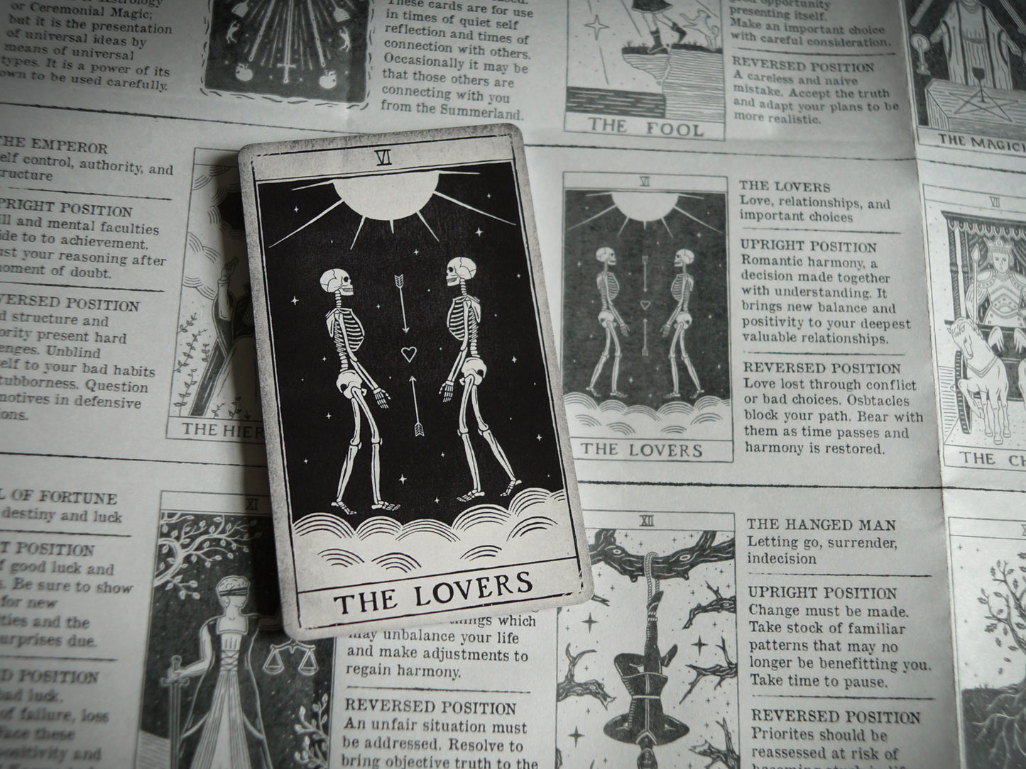 Hydesville Tarot - Howlite