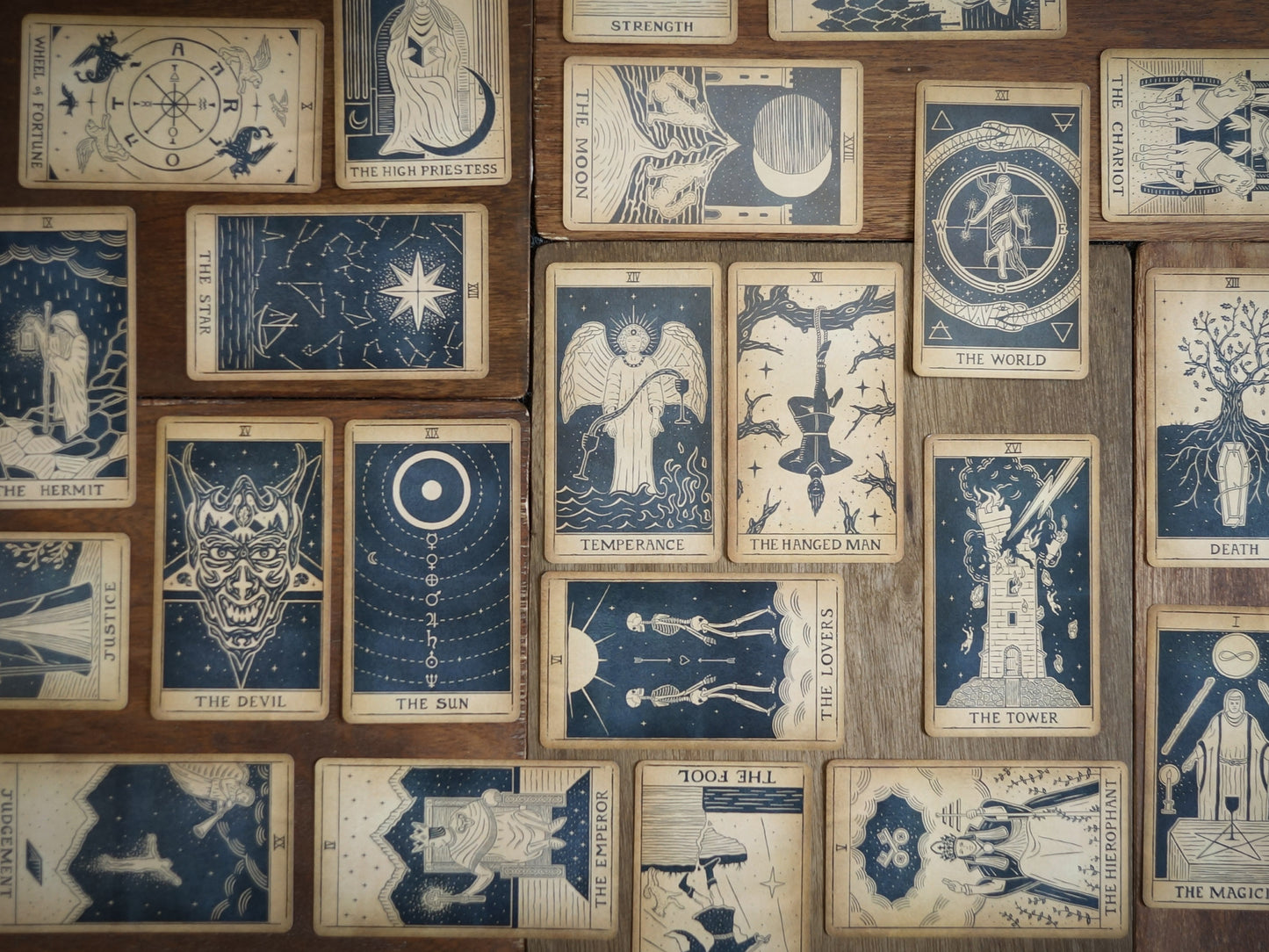 Hydesville Tarot - Tiger Eye